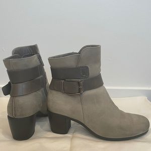 Ecco grey leather heeled boot size 36